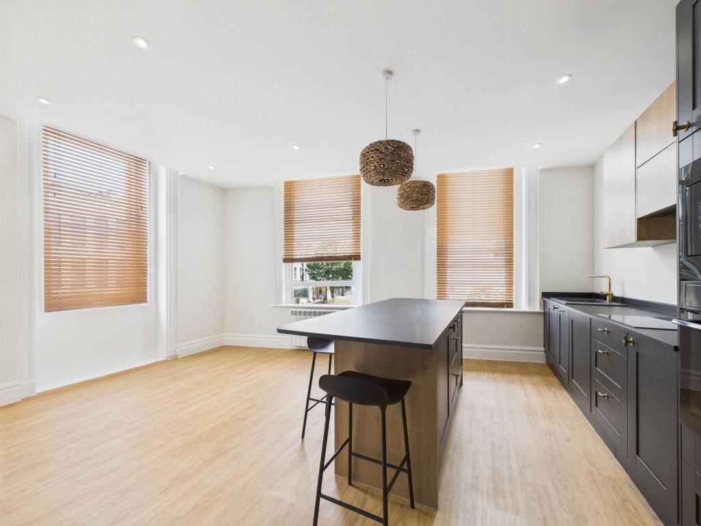 Apartment in Gloucester - View 2