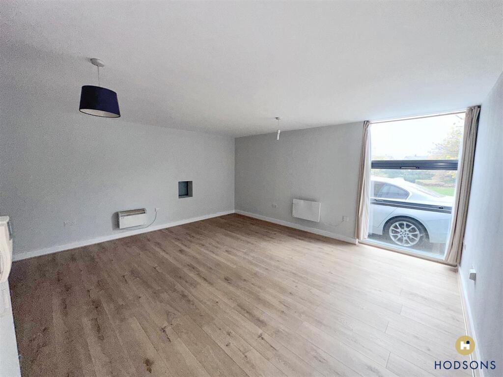 Apartment in Wakefield, West Yorkshire - View 2