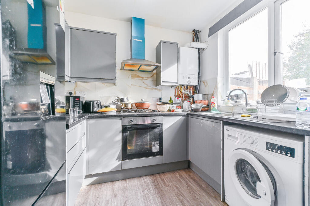 House in Croydon - View 4