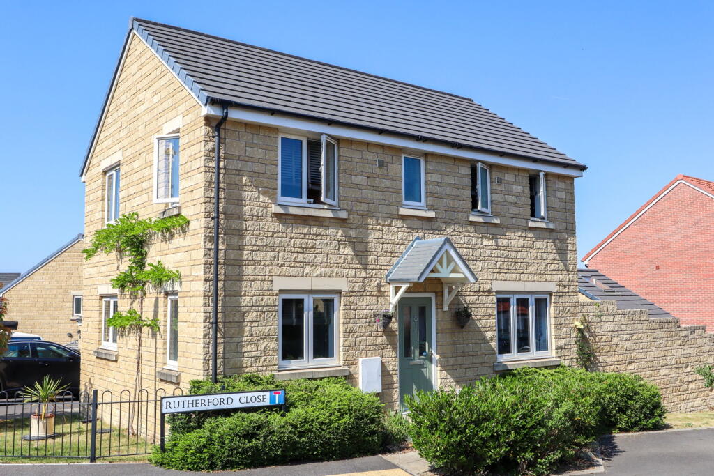 3 bedroom detached house for sale in Rutherford Close, Calne