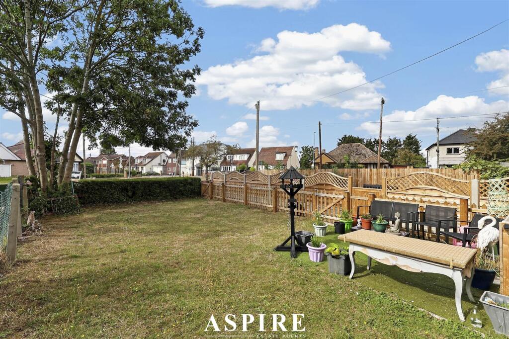 Apartment in Castle Point, Essex - View 2