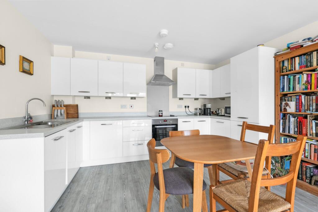 Apartment in Wokingham, Montague Park - More