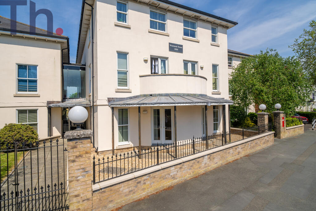 1-bed flat on Newport, Isle of Wight, £130,000