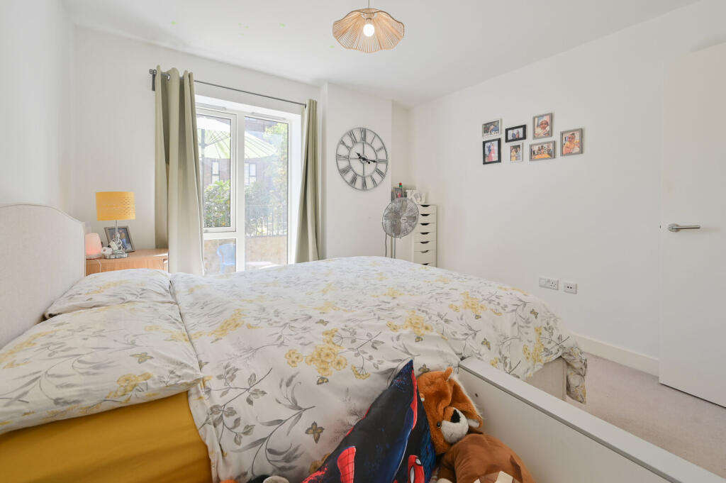 Apartment in Dacorum, Hertfordshire - More