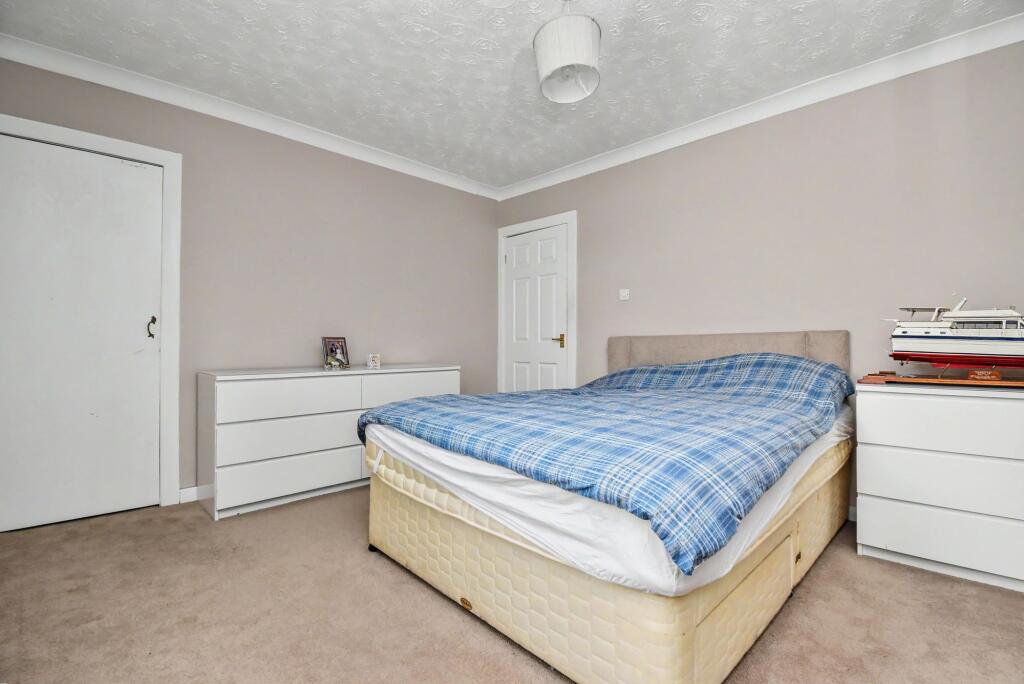 House in Kirkintilloch, Westermains - View 4