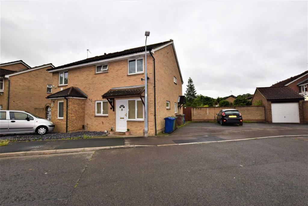 Main image of property: Kiln Way, Badgers Dene, Grays