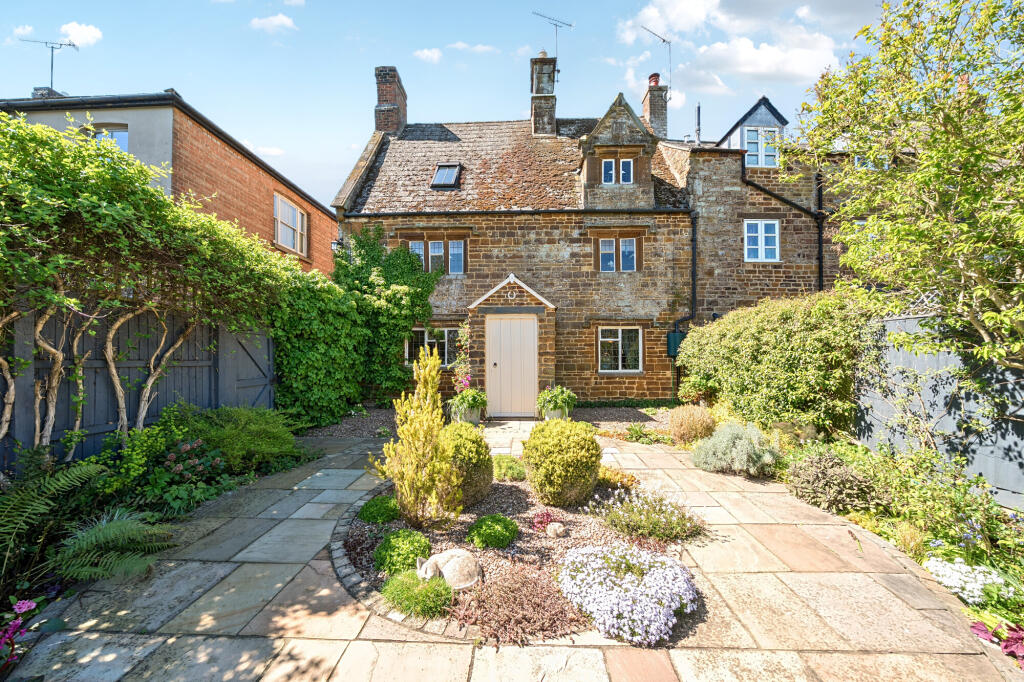 Main image of property: High Street, Eydon, NN11