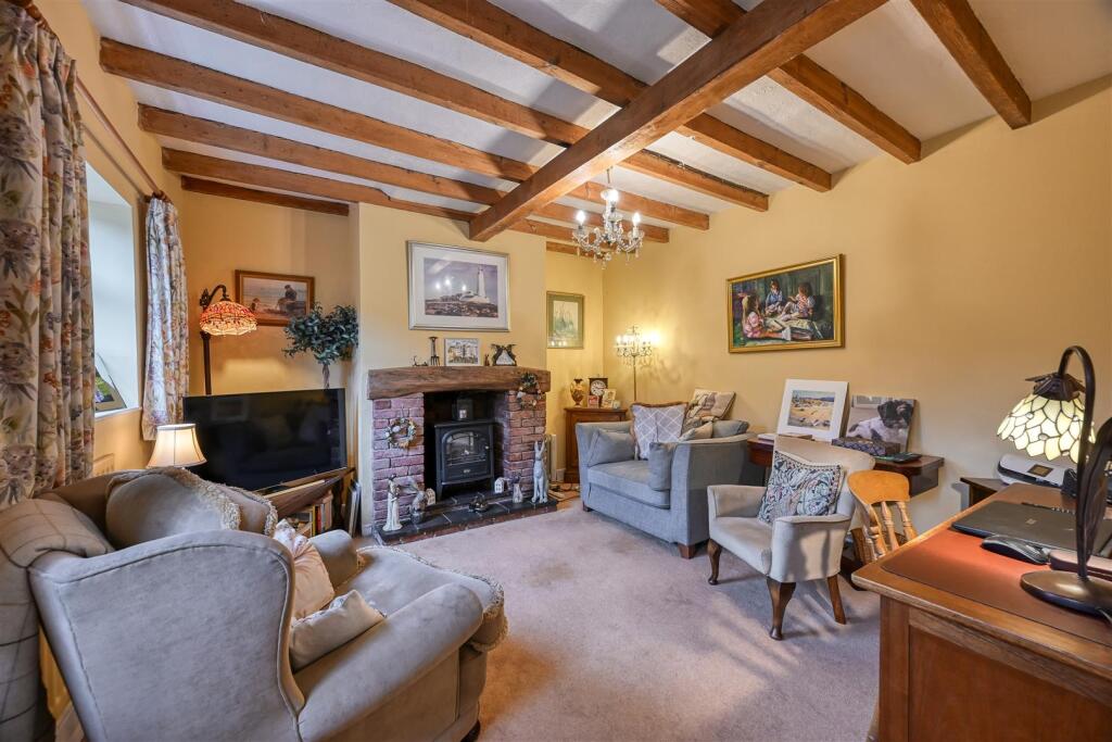 House in Wolverhampton, West Midlands - View 4