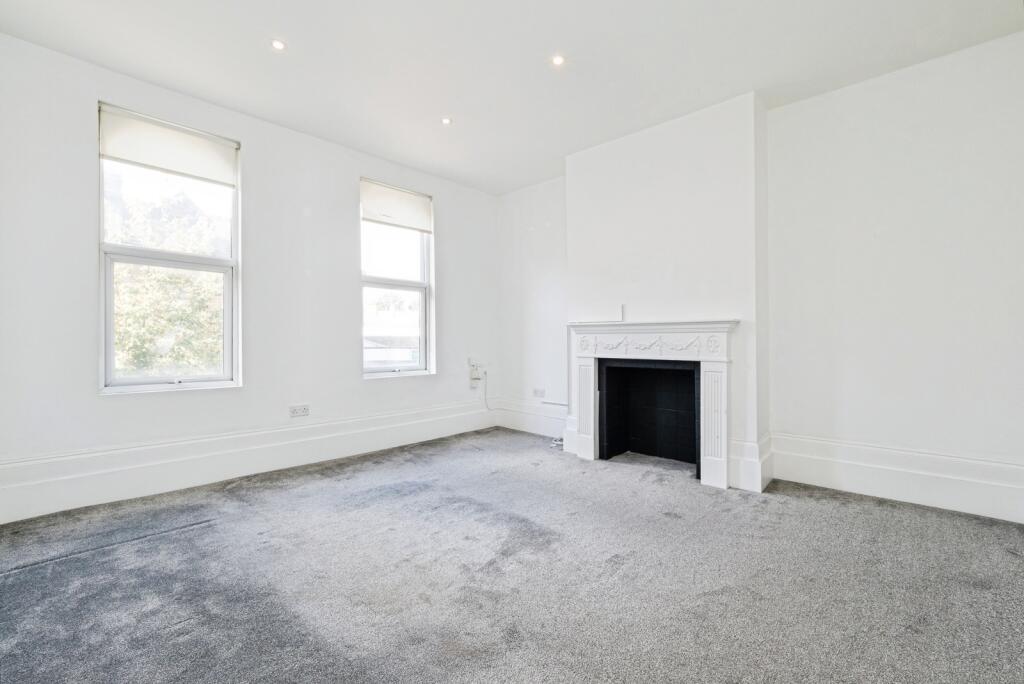 Apartment in London, South Woodford - View 2