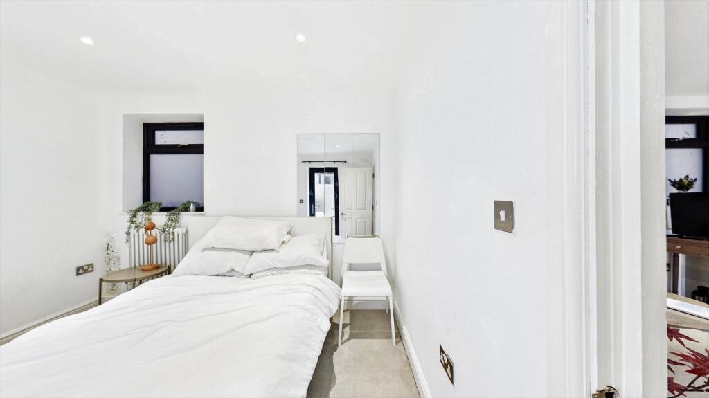 Apartment in Epsom - More
