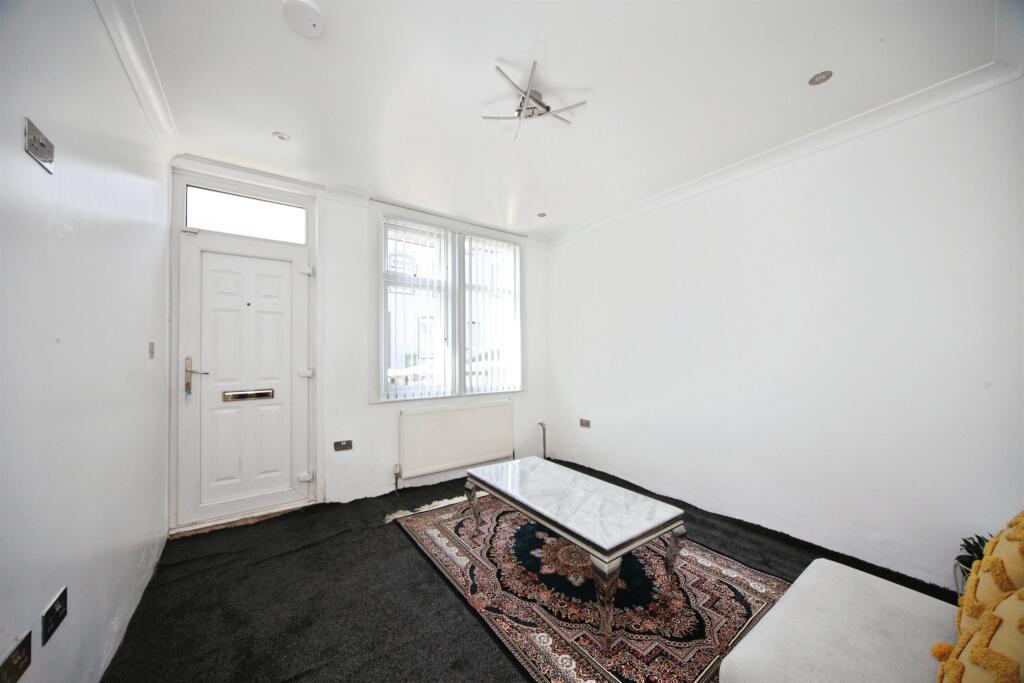 Warwick Road West, Luton - View 5