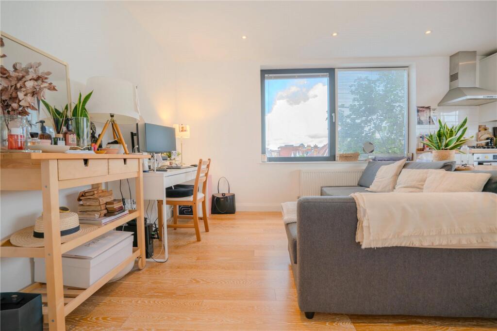 Apartment in Twickenham - More