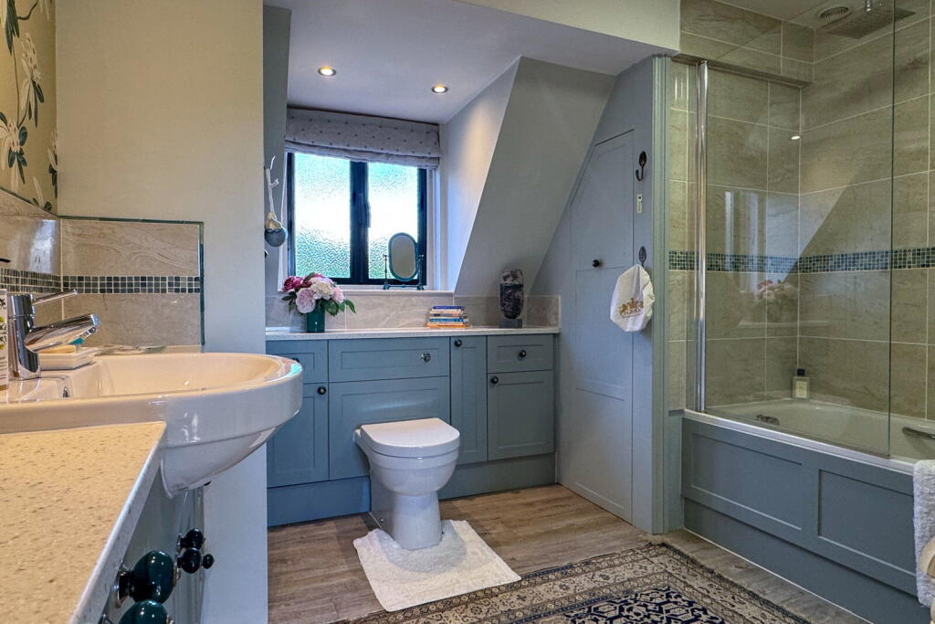 House in Southampton - More