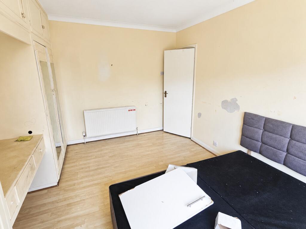 Apartment in Southall - View 5