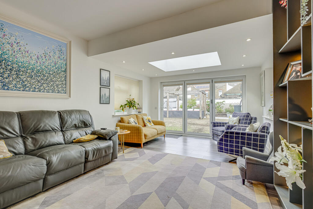 House in Southend-on-Sea - View 3