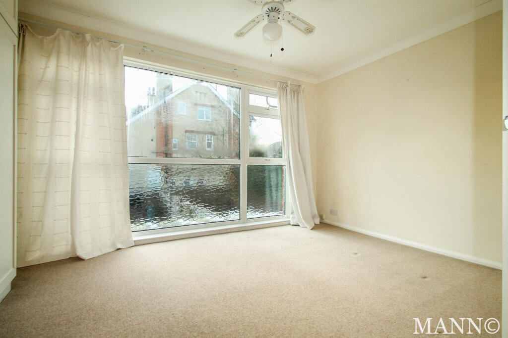 House in Sutton - View 4
