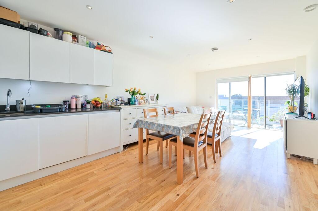 Apartment in London - View 3
