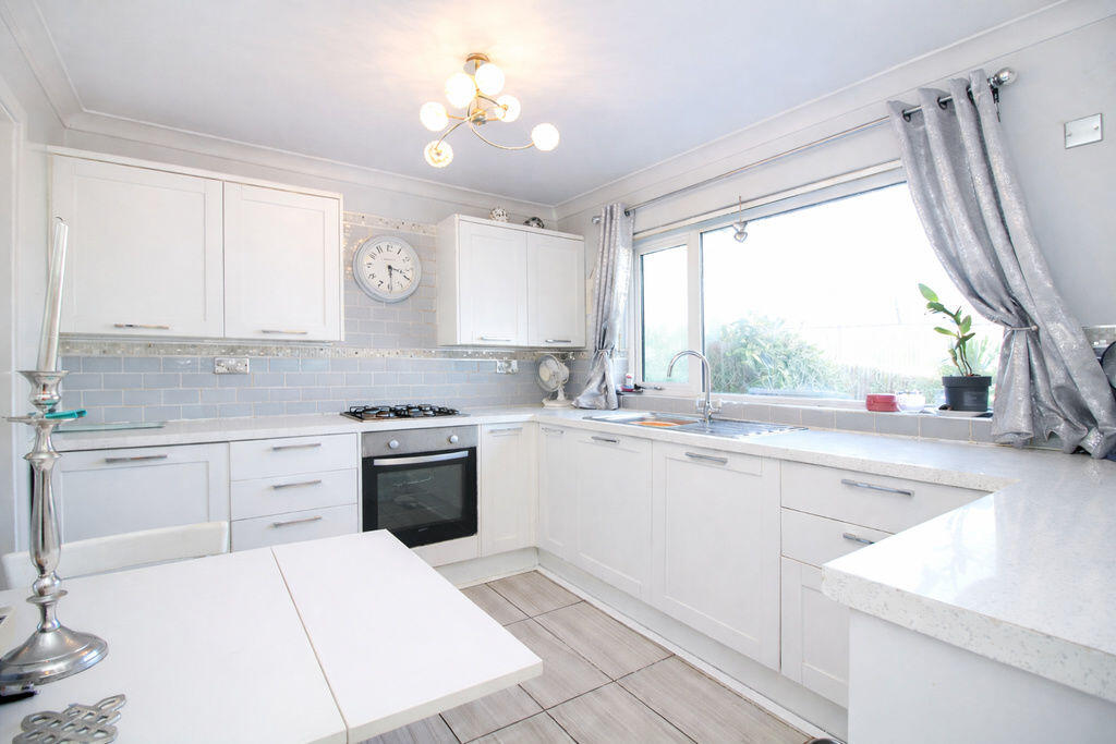 Manor Court, Church Village, Pontypridd, CF38 1DW photo 2