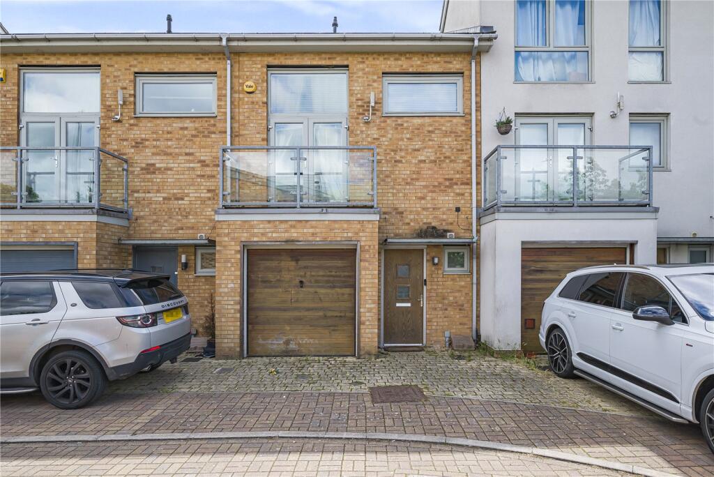 3-bed terraced on Waylen Gardens, Dartford, Kent, DA1, £400,000