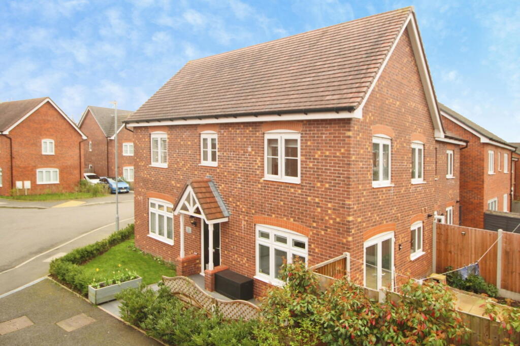 3-bed semi-detached on Warren Place, Silverwoods, Kidderminster, Worcestershire, DY11 7FW, £320,000