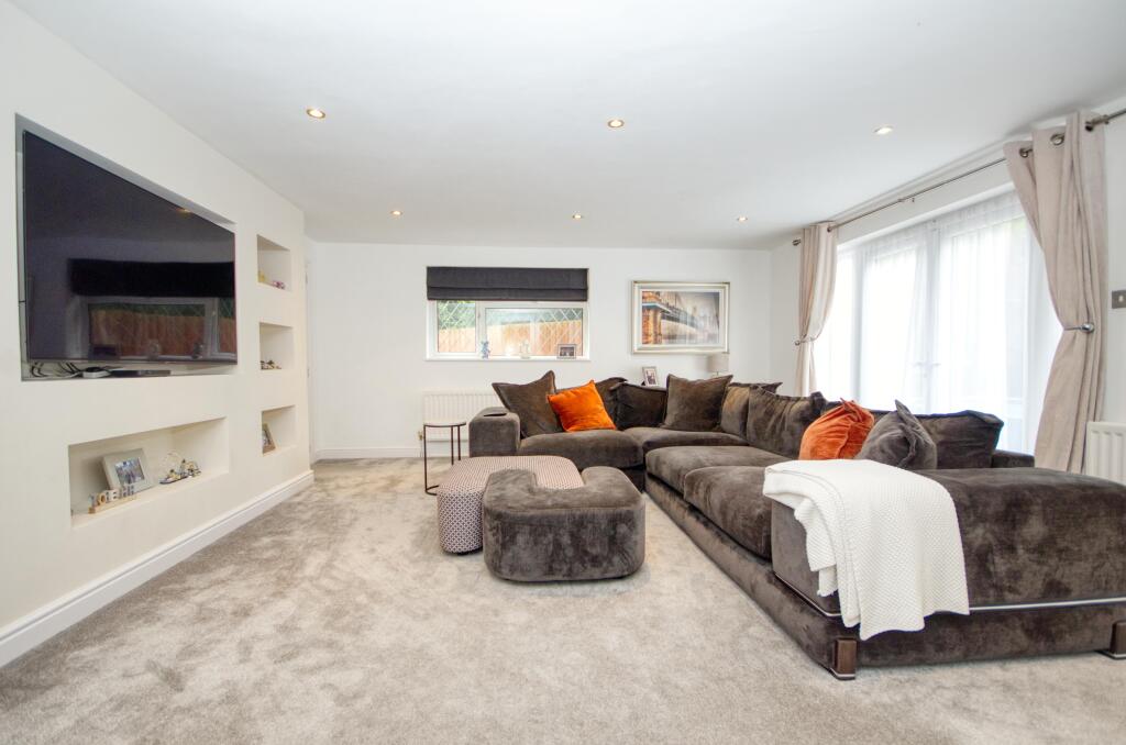 House in Eastleigh, Chartwell Green, West End - View 3
