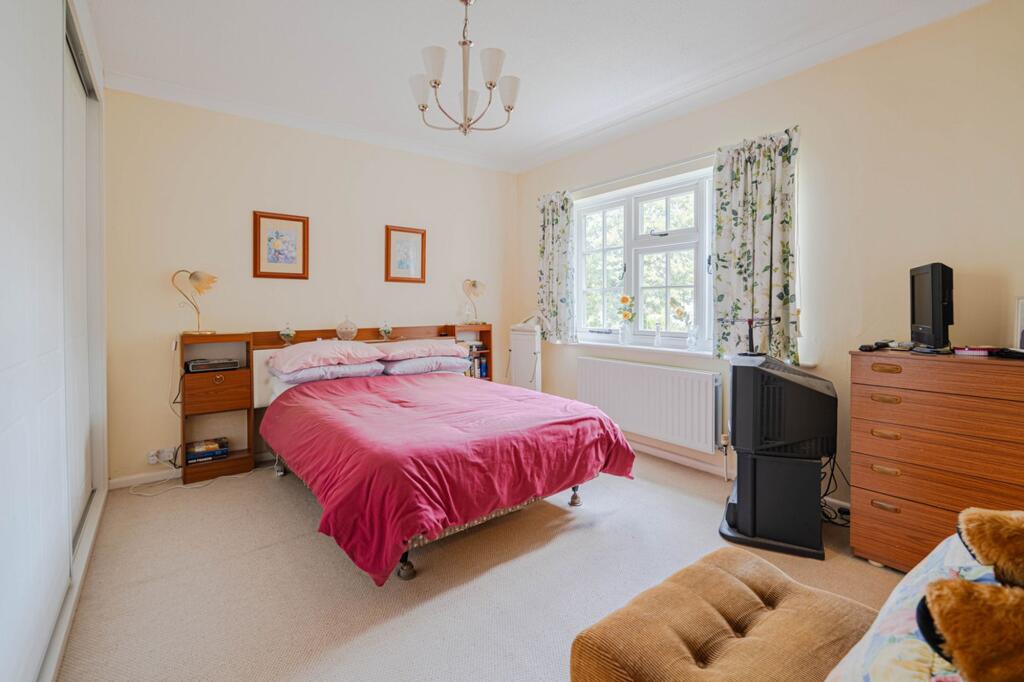 Apartment in Bournemouth, Boscombe - View 3