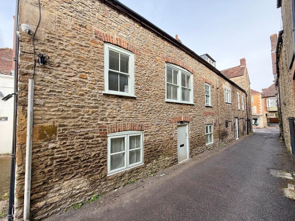 Main image of property: High Street, Wincanton, Somerset, BA9