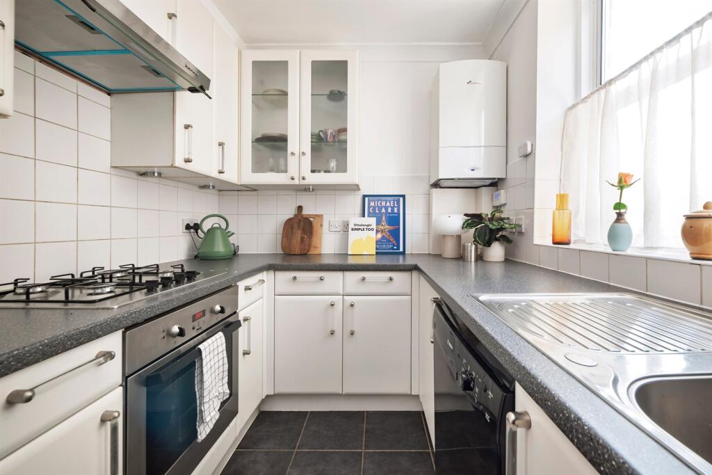 Apartment in London - View 5