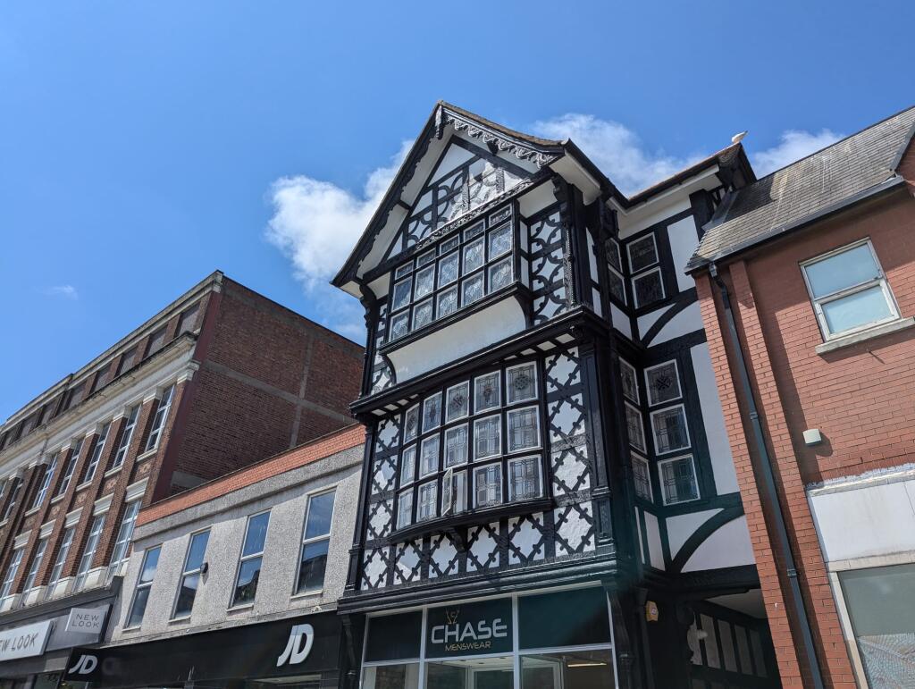 Main image of property: To Let - Chapel Street, Southport Town Centre, PR8 - One Bed Top Floor Apt