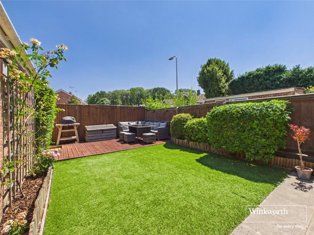 Dalby Crescent, Newbury, Berkshire, RG14 photo 2