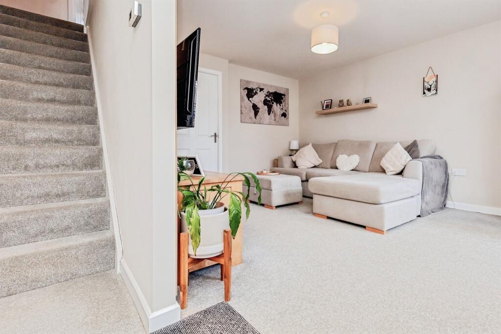House in Kettering, North Northamptonshire - View 2