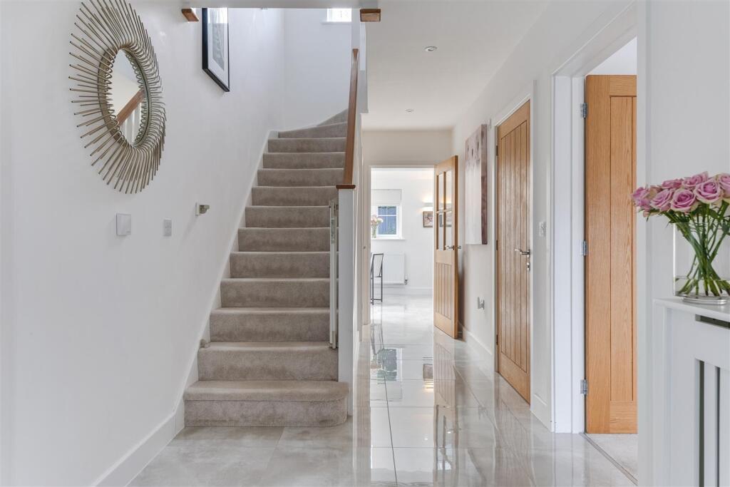 Redbank Close, Newport, Saffron Walden photo 3