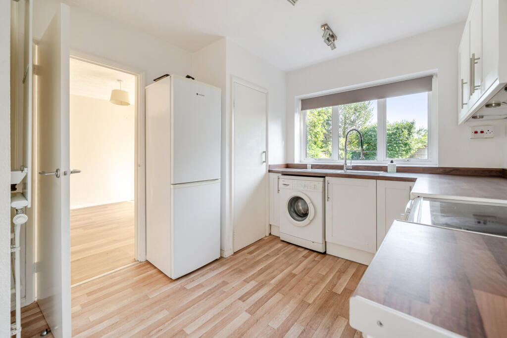 Bridge Road, Weybridge, KT13 photo 3