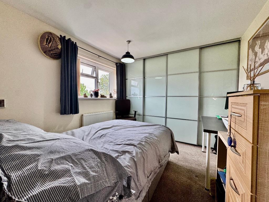 Hollybush Road, Vauxhall Park, Luton, Bedfordshire, LU2 9HQ - View 6