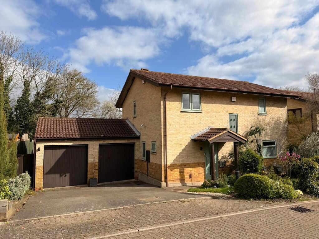 Main image of property: Oakley Gardens, DOWNHEAD PARK MK15