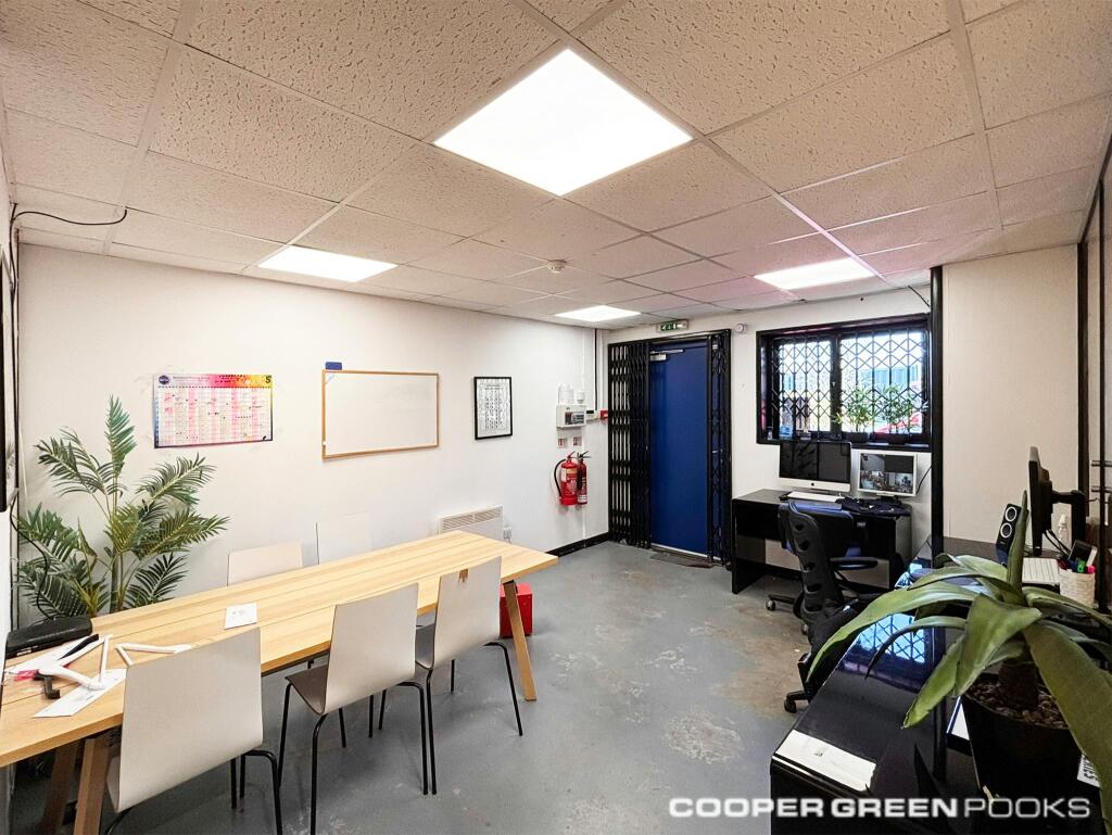 5 Hotspur Park, Office.JPEG