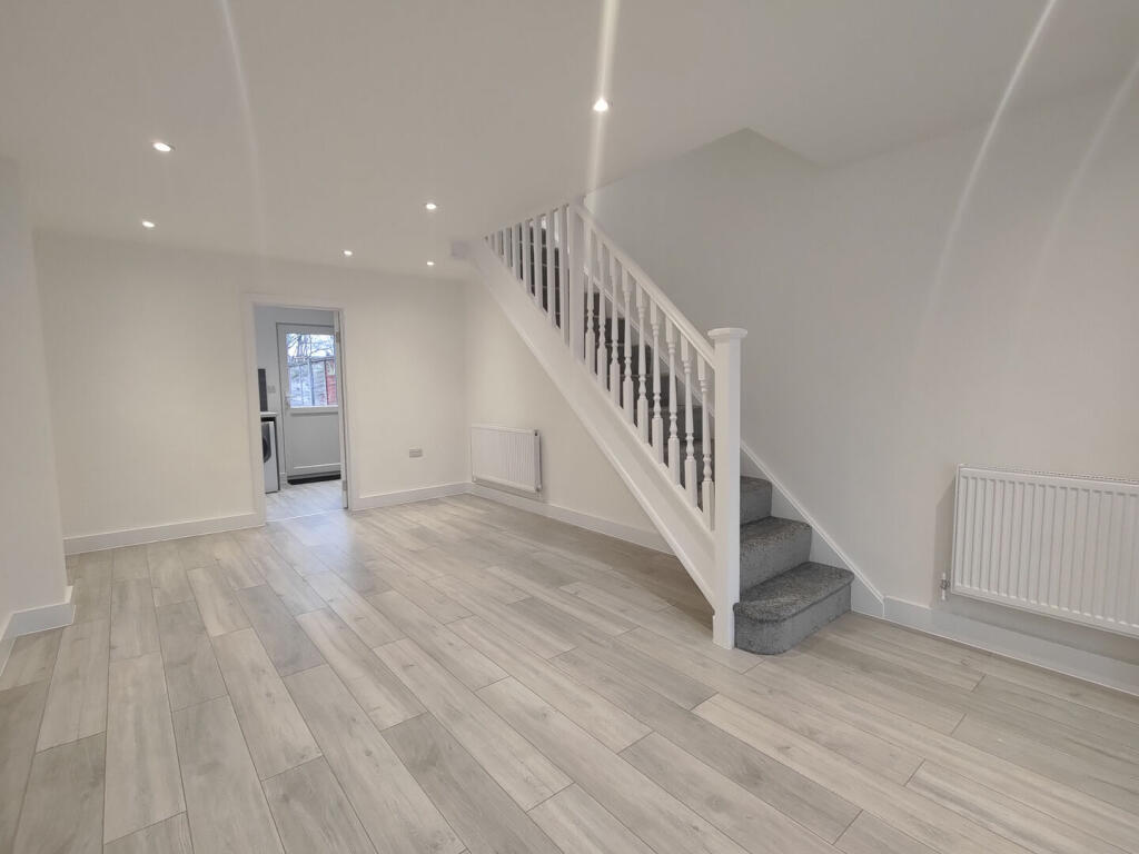House in London, Lower Belvedere - View 2