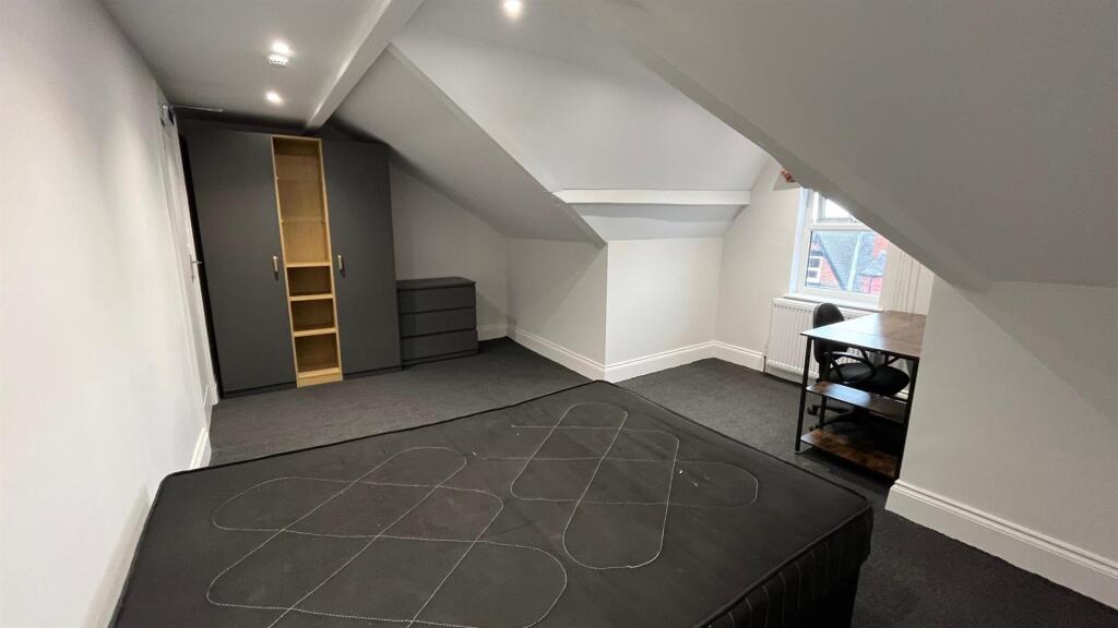 6 bedroom house for rent