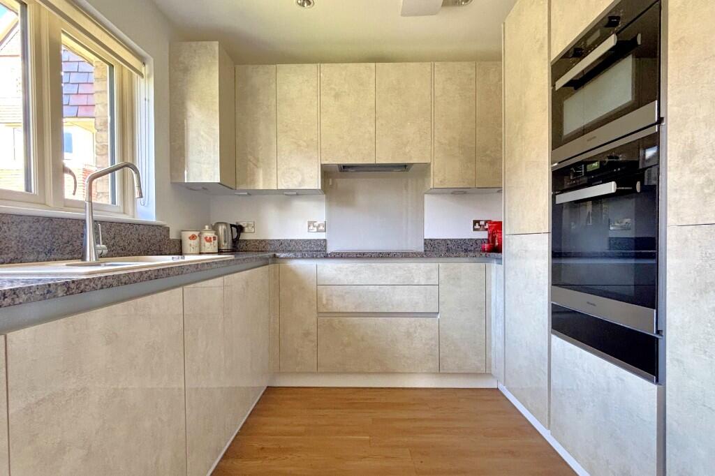 Gilman Court, Bishopstoke, Eastleigh, SO50 photo 4