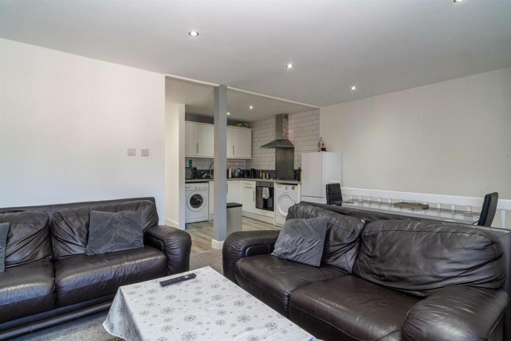 Bray Close, Borehamwood photo 3