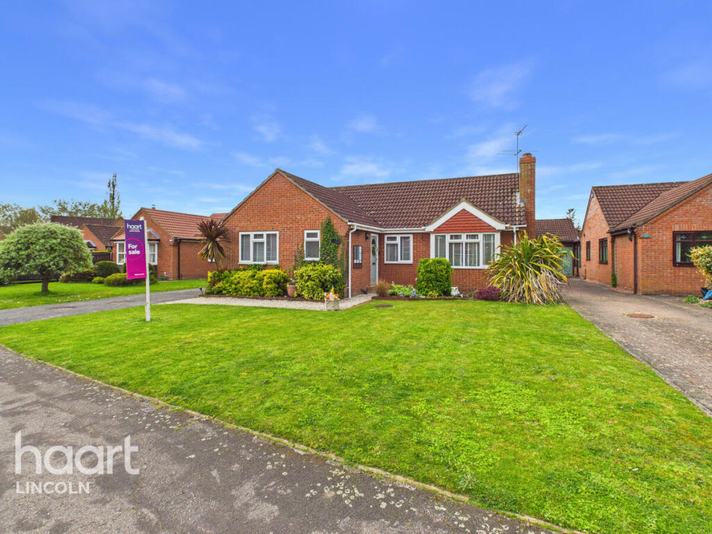 3-bed detached on Stoyles Way, Lincoln, £375,000