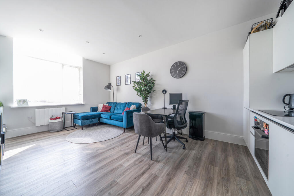 1-bed apartment on Field End Road, Ruislip, Middlesex, £300,000