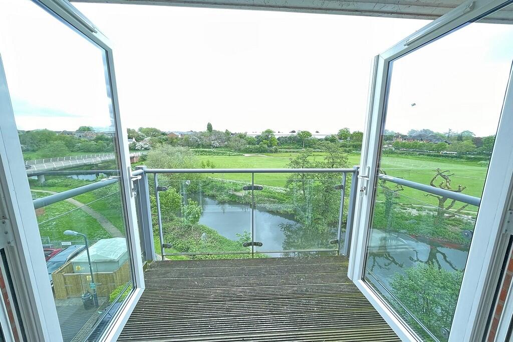 Apartment in Warwick - View 5