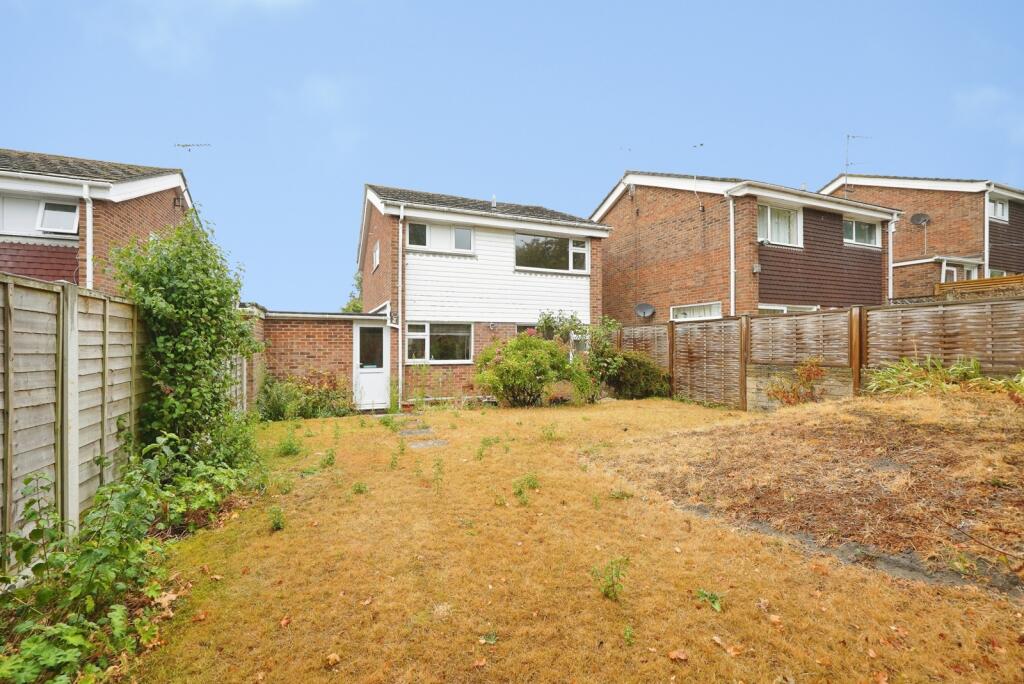 House in Folkestone, Lynwood - More