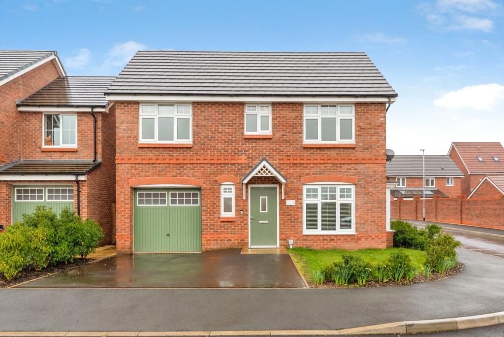3-bed detached on Violet Grove, Newark, NG24, £315,000