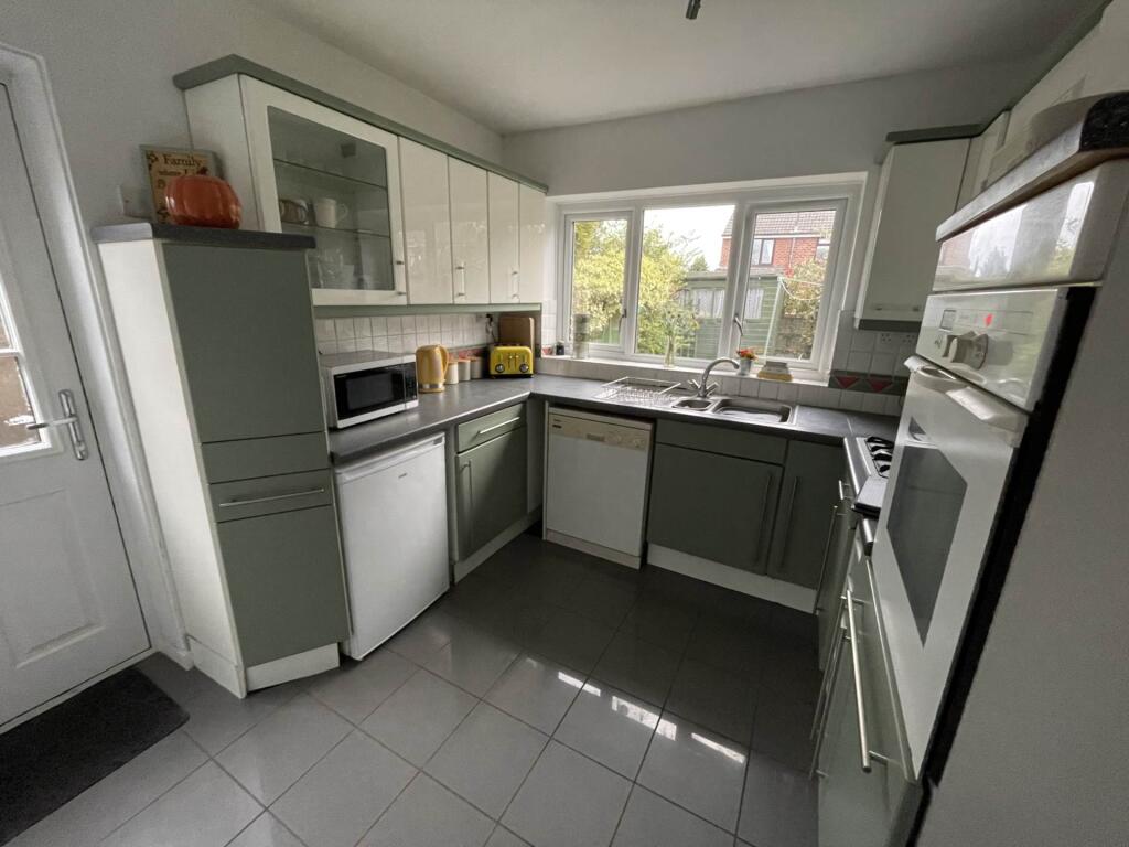 1 Lincoln Close, Ashton Under Lyne, OL6 8BS photo 3