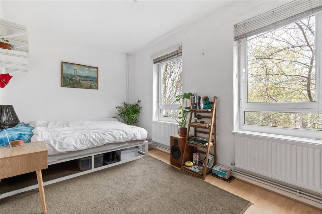 House in London, Herbert Butler Estate, Homerton - More