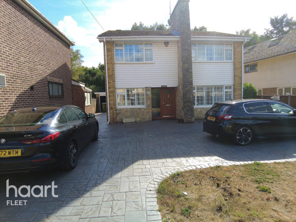House in Rushmoor, Cove West Heath, The Crescent - View 2