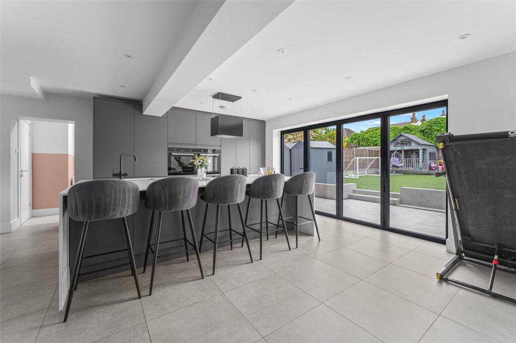 House in Three Rivers, Abbots Langley - View 4