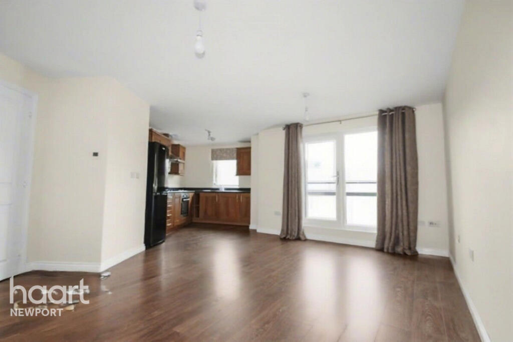 2-bed flat on Millennium Walk, Newport, £150,000